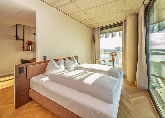 The Zipper Hotel Und Apartments